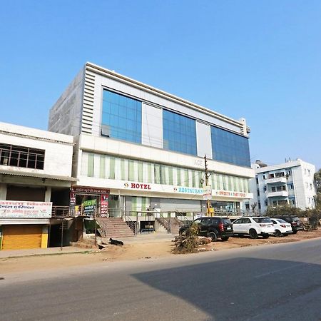 Oyo 11306 Ss Hotel 戈勒克布尔 外观 照片