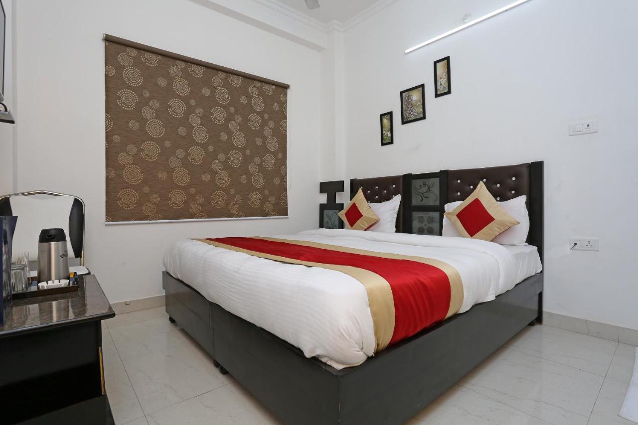 Oyo 11306 Ss Hotel 戈勒克布尔 外观 照片