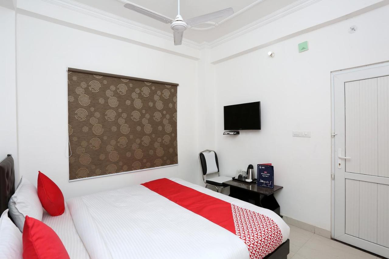 Oyo 11306 Ss Hotel 戈勒克布尔 外观 照片
