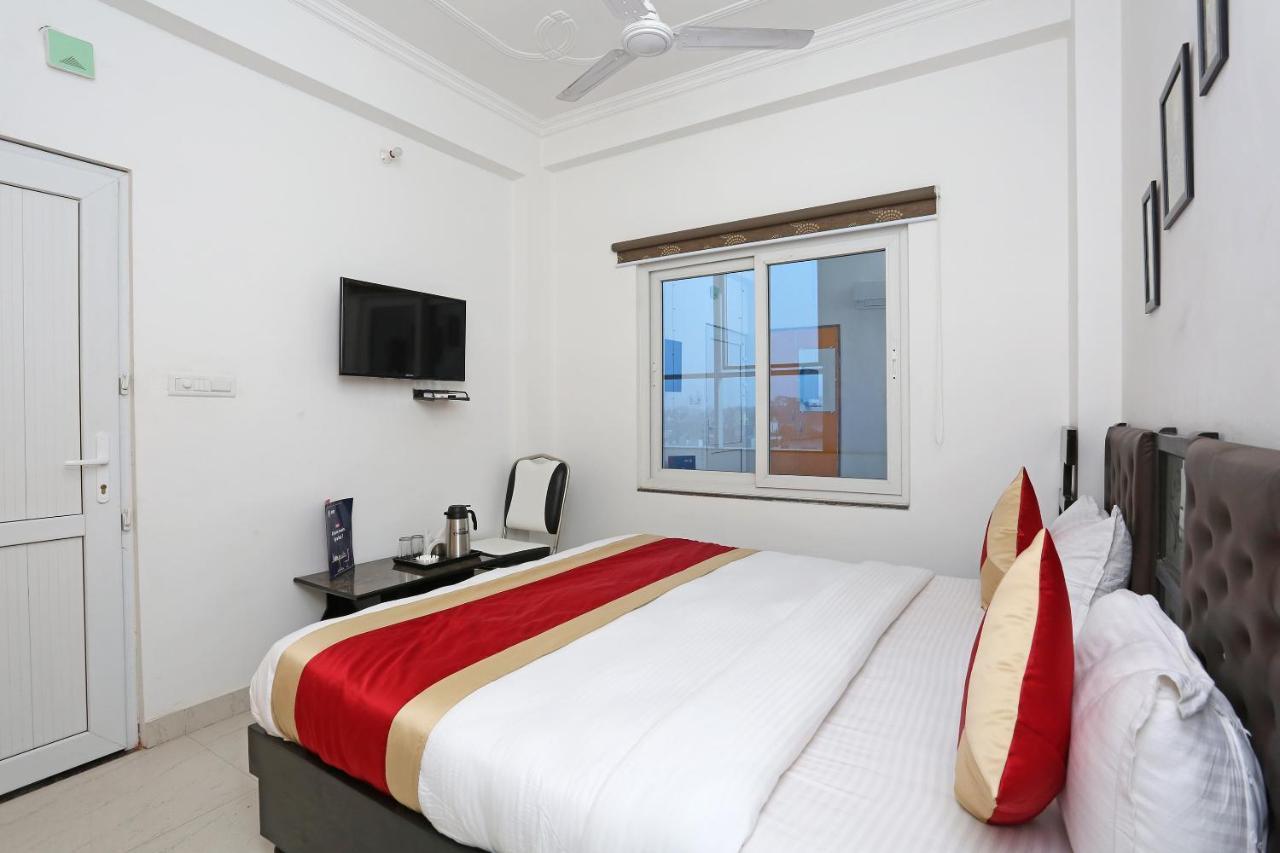 Oyo 11306 Ss Hotel 戈勒克布尔 外观 照片