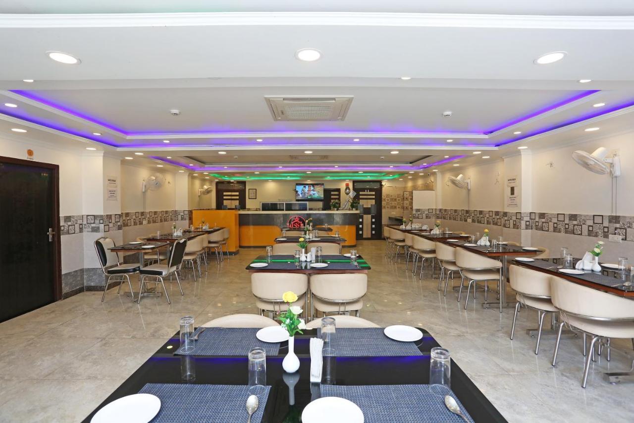 Oyo 11306 Ss Hotel 戈勒克布尔 外观 照片