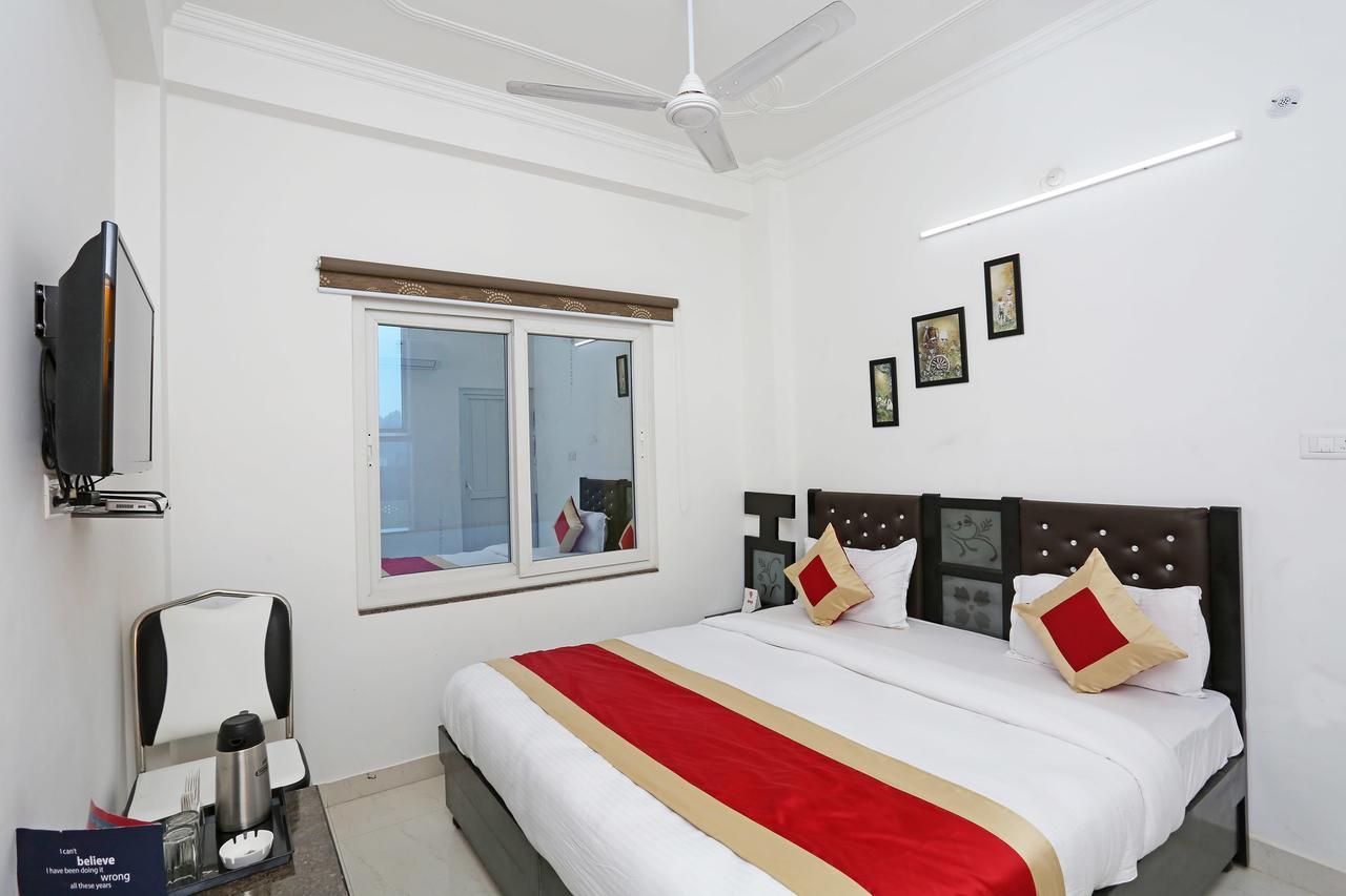 Oyo 11306 Ss Hotel 戈勒克布尔 外观 照片