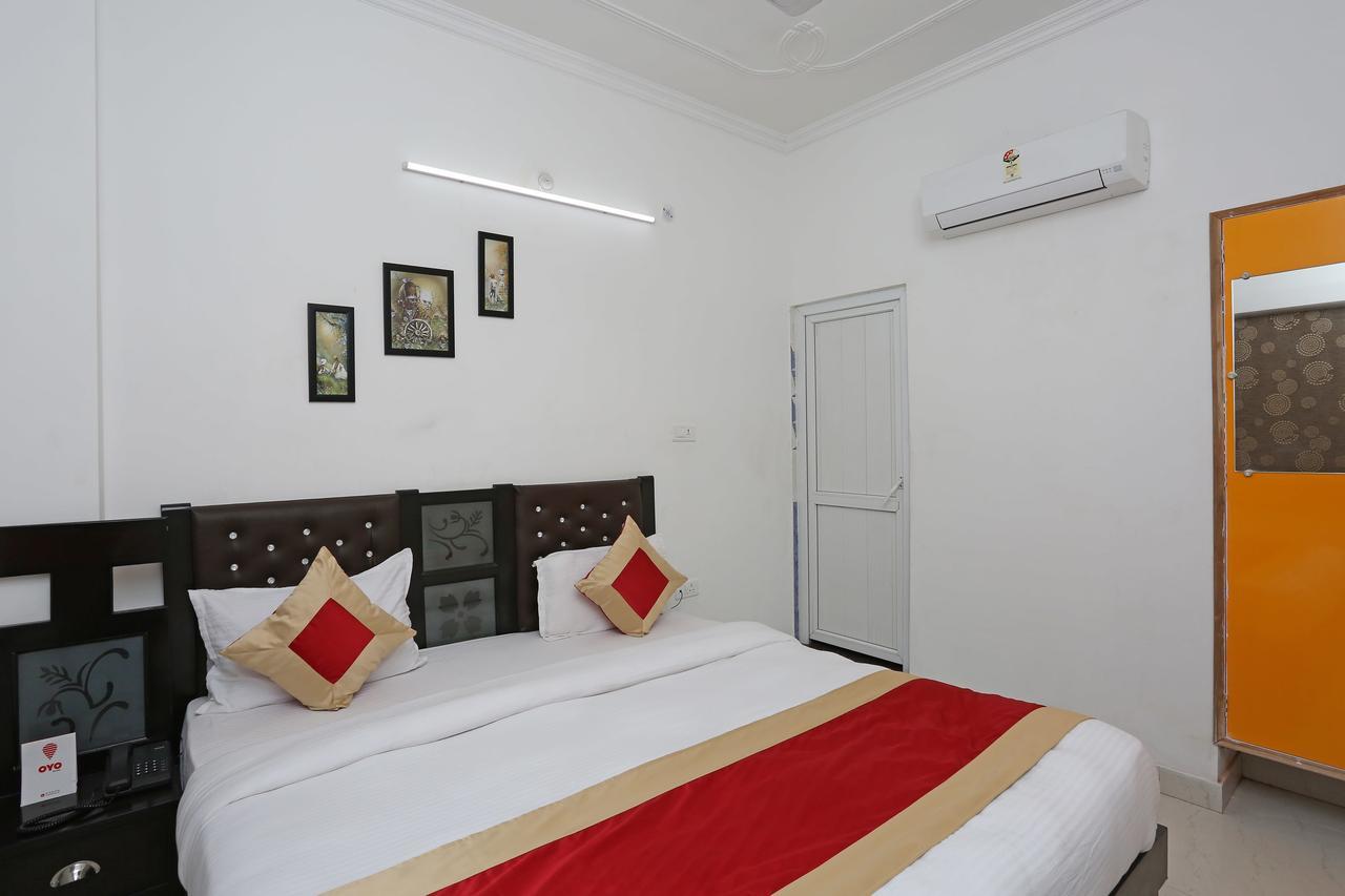 Oyo 11306 Ss Hotel 戈勒克布尔 外观 照片