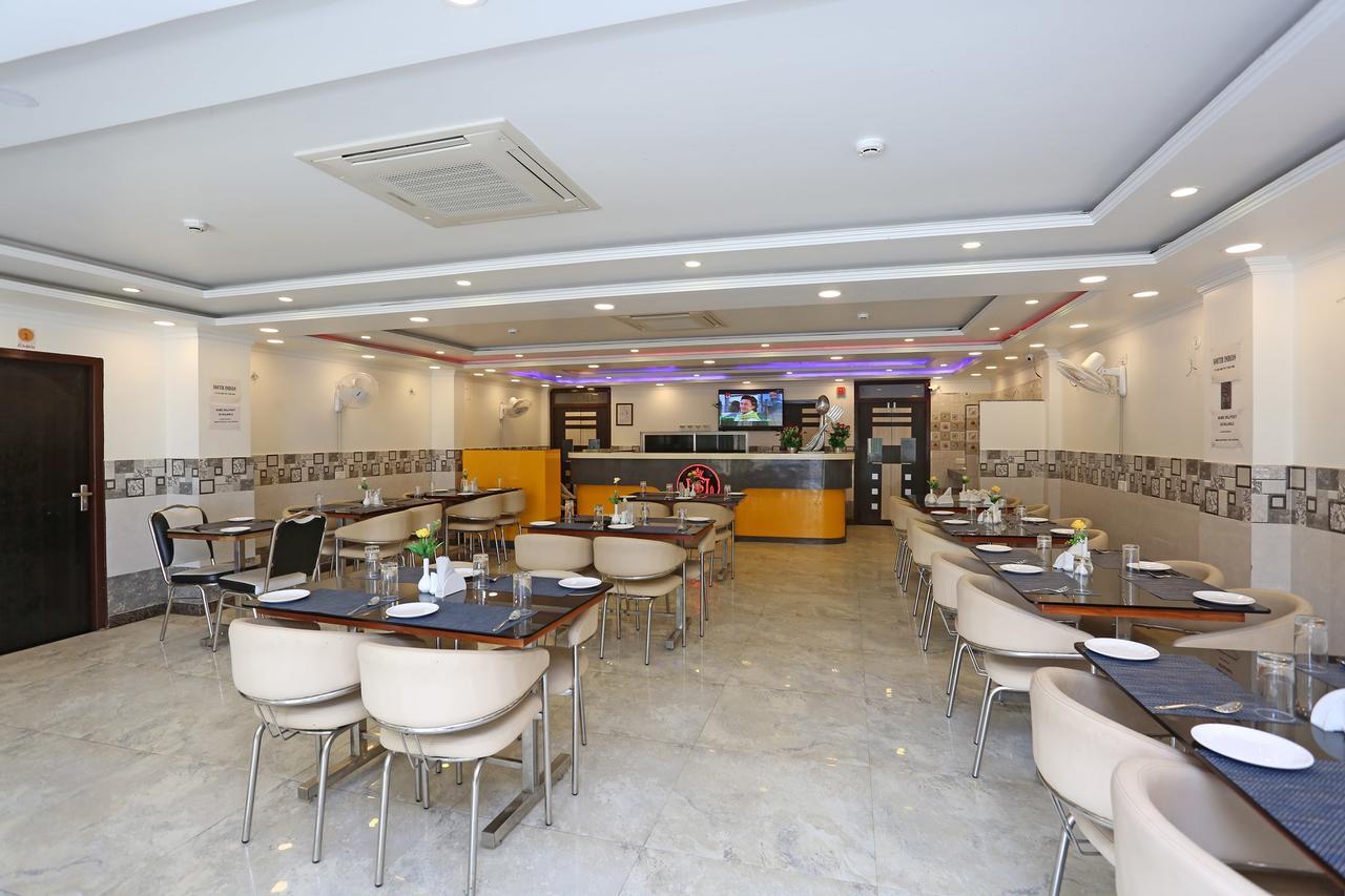 Oyo 11306 Ss Hotel 戈勒克布尔 外观 照片