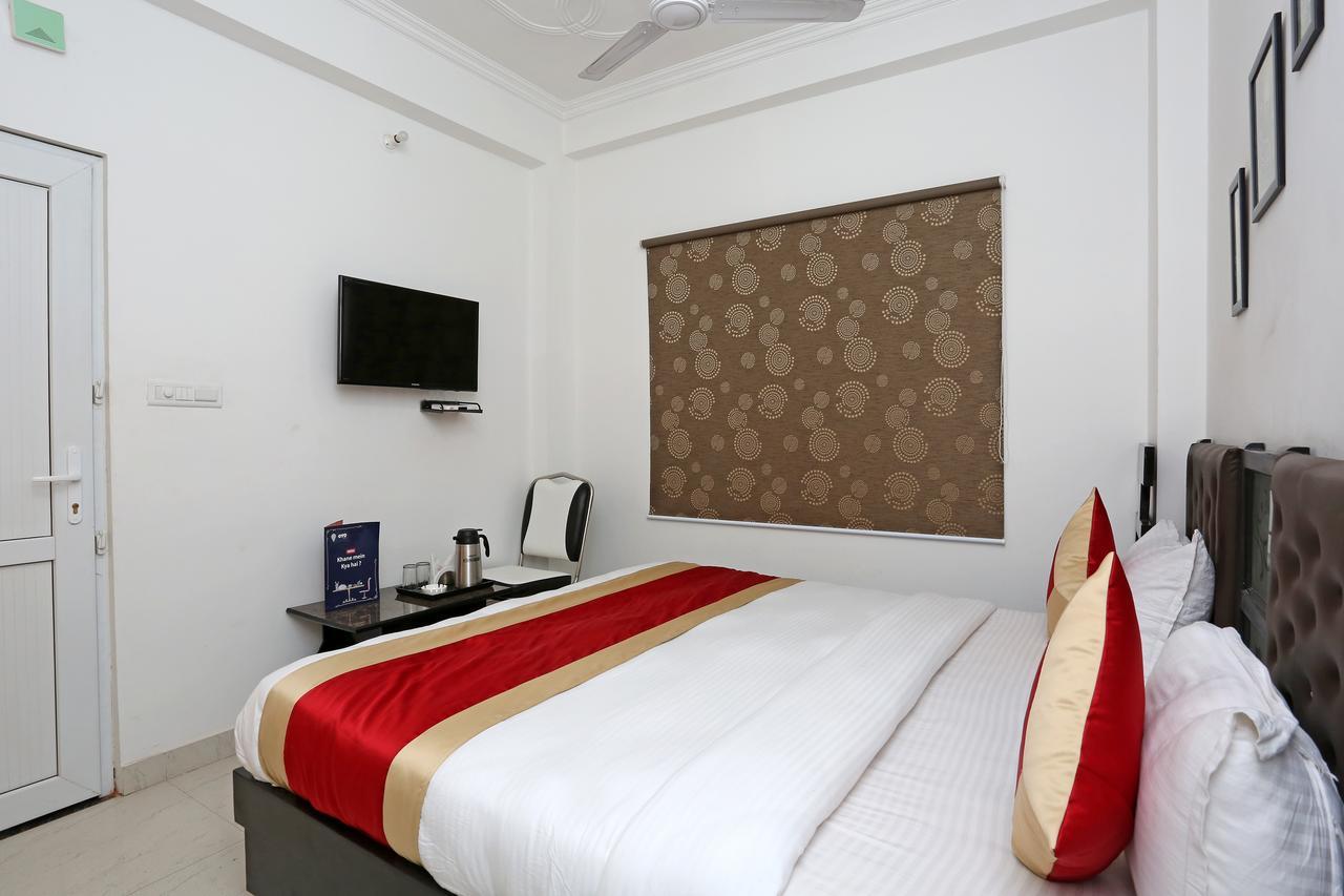 Oyo 11306 Ss Hotel 戈勒克布尔 外观 照片